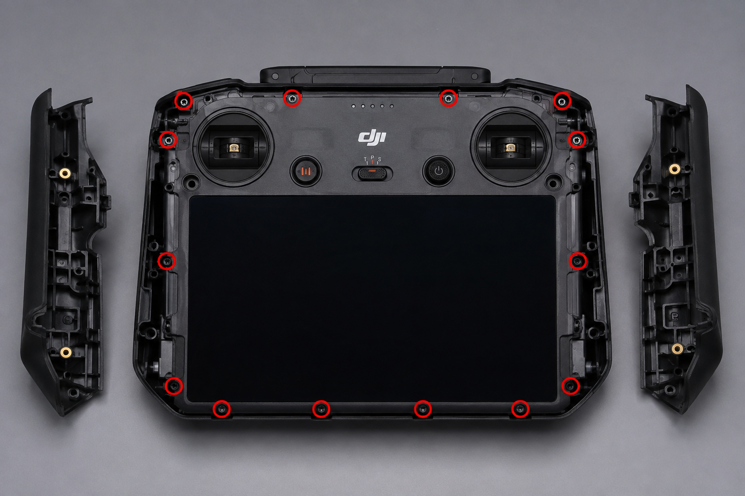 пульт DJI RC Pro со снятыми резиновыми накладками и указанием винтов